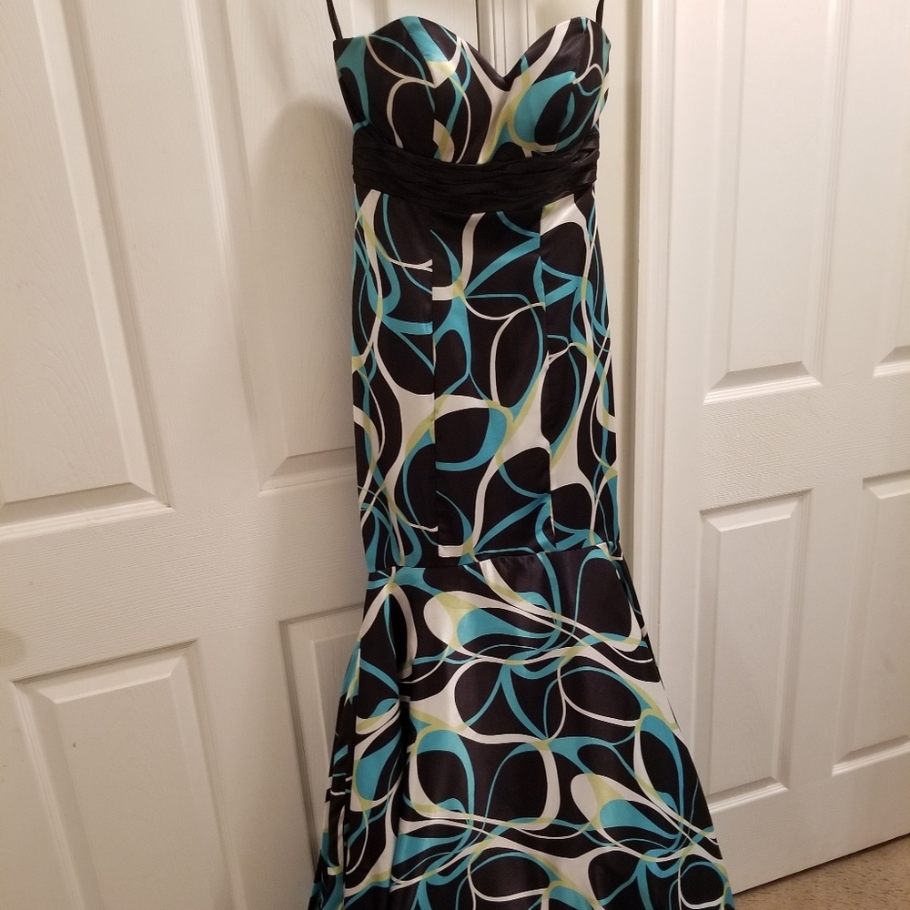 Prom dress - Picture 3 of 8